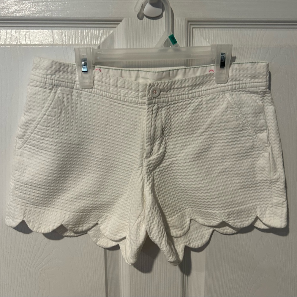 Lily Pulitzer (The Buttercup Short) White-Size 2 in great condition!
